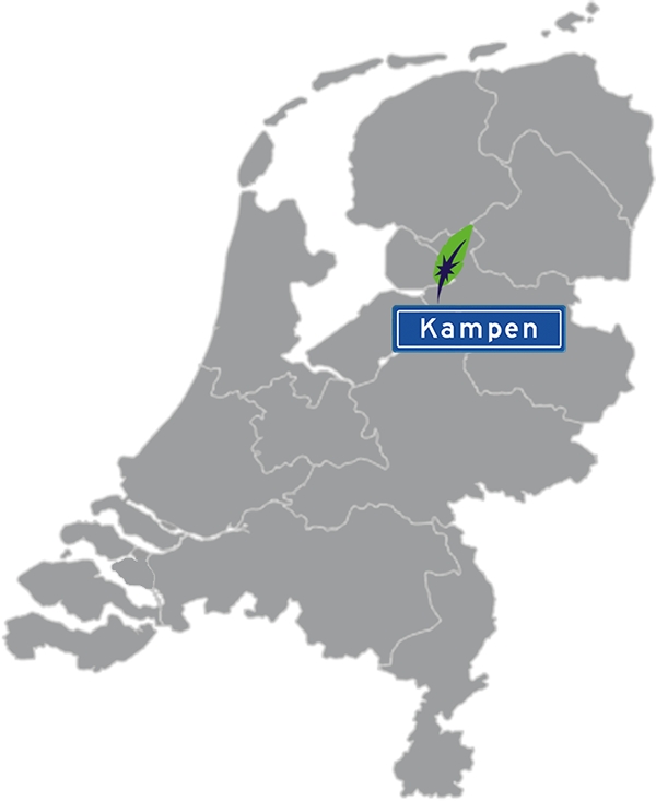 Landkaart Nederland grijs - locatie Dagnall Taleninstituut in Kampen - aangegeven met blauw plaatsnaambord met witte letters en Dagnall veer - op transparante achtergrond - 600 * 733 pixels